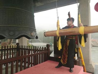 钟声敲响辞旧迎新 绍兴古城过大年